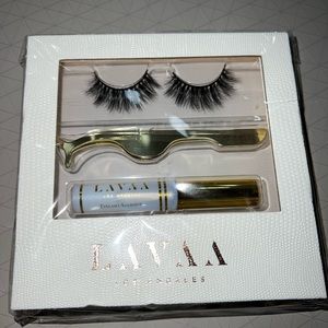 lavaa flirty lash set